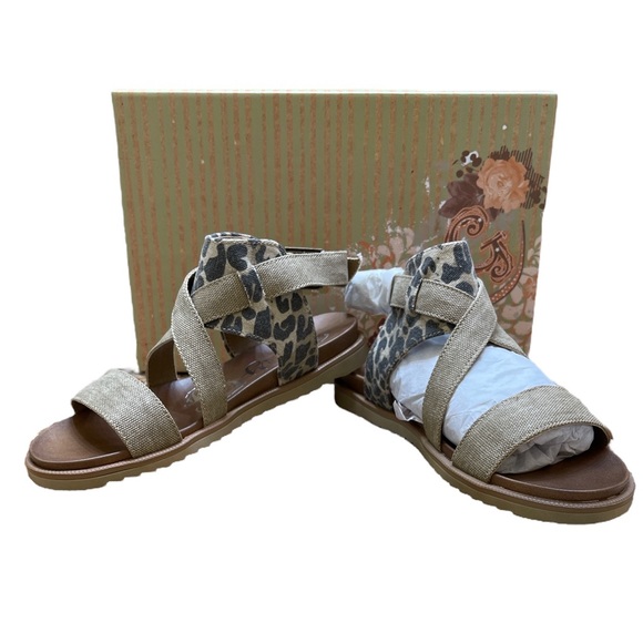 Very G Jayla 2 Tan Leopard Starppy Sandals - Picture 5 of 8